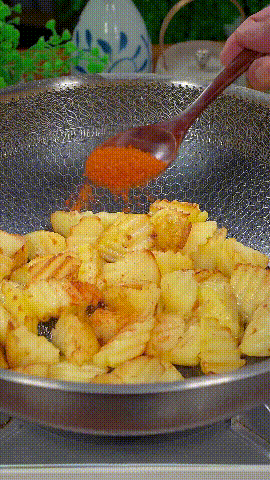 1701863793376514.gif 2.gif