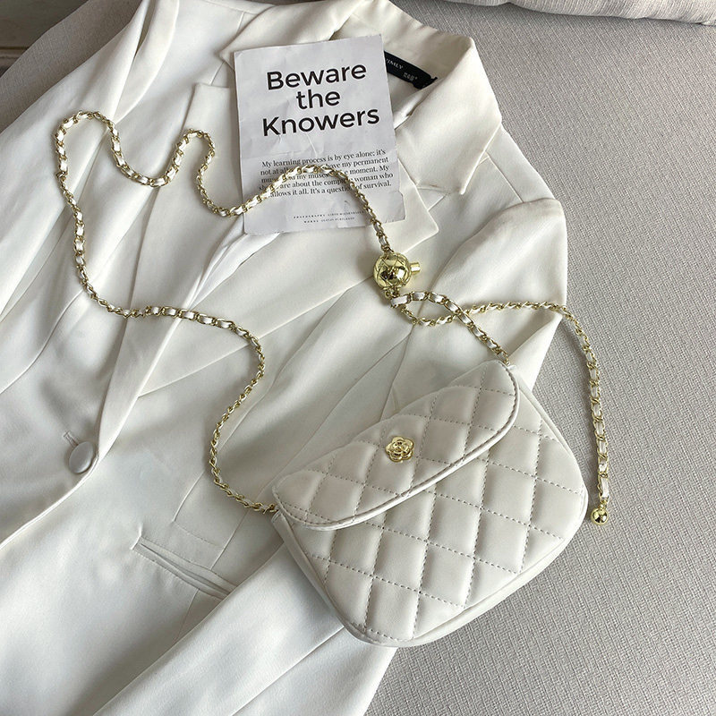 優雅時尚‧經典菱格繡線高級牛皮精緻質感金色花朵配飾小香風鏈條金球單肩小方包 優雅時尚‧經典菱格繡線高級牛皮精緻質感金色花朵配飾小香風鏈條金球單肩小方包